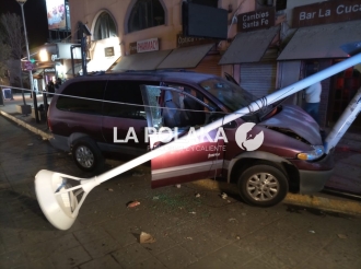 Enredado Con Un Poste