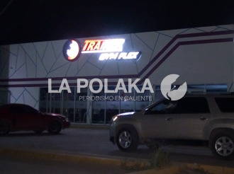 Le Pedalea Su Bicicleta