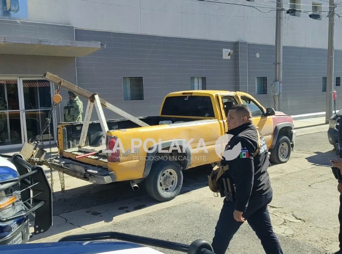 Los Levantan Con Grúa