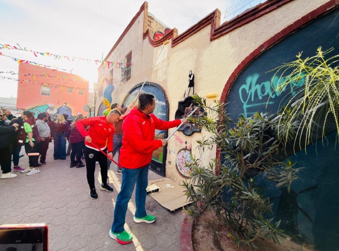 Estrena Tenis de Talacha