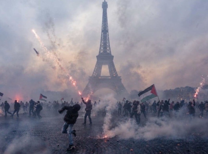 Francia Muere en Manos Comunistas 